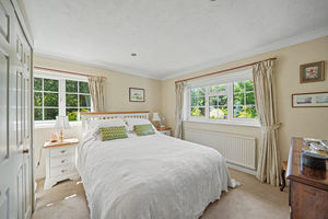 Principal bedroom- click for photo gallery
